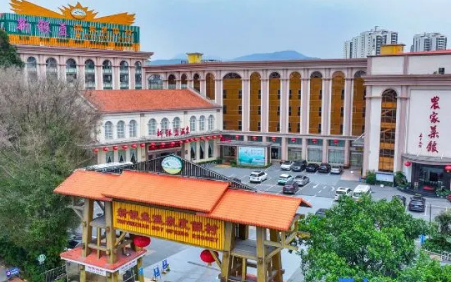 Xinyinzhan Hot Spring Holiday Resort