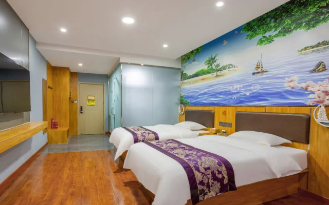 Huayi Hotel (Puyang East High-Speed Railway Station)