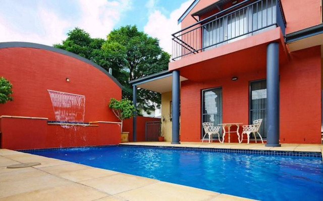 Berry Village Boutique Motel