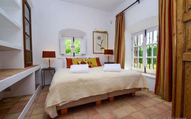 20000 - A Real Oasis In Colonial Style