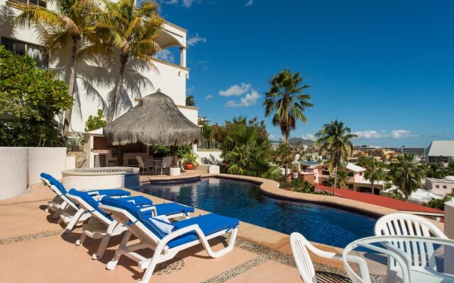 Short Walk to Downtown&Beach from Villa Serrana
