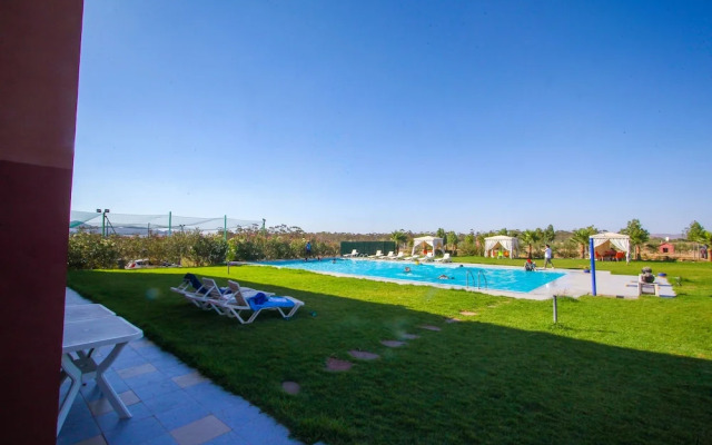 Very Nice Apartment With Pool and Garden