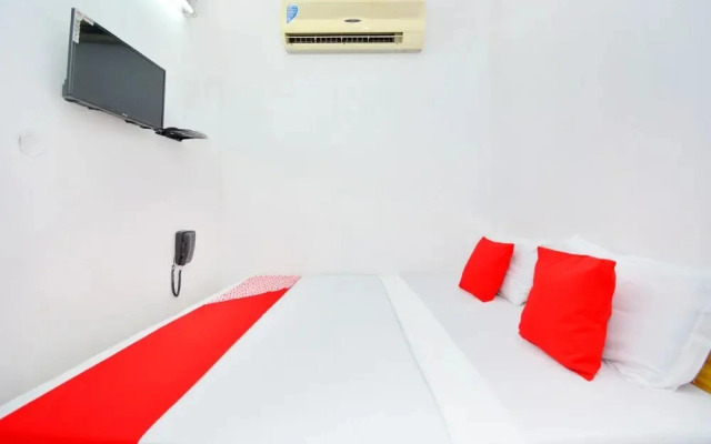 White House Continental by OYO Rooms