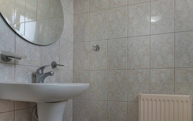 Phaedrus Living: Seaview Hilltop Maisonette