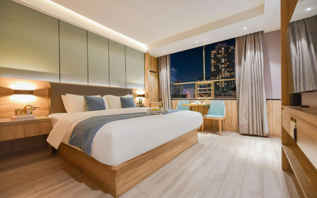 Hefeng Huarong Business Hotel
