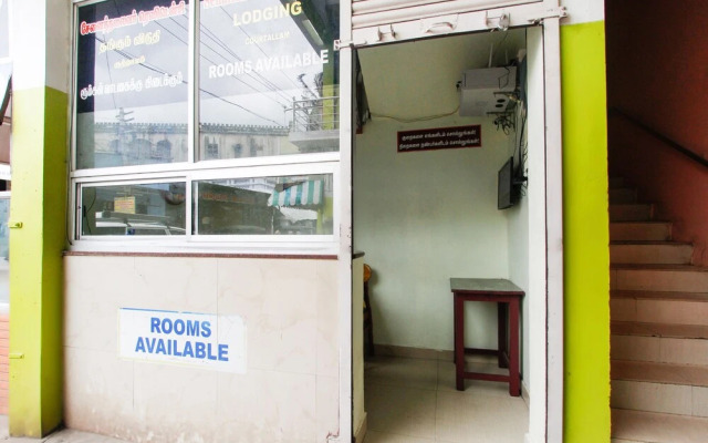 SPOT ON 60738 Senaithalaivar Residency