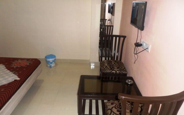 Riya Raj Hotel