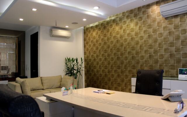 OYO Premium Sikandarpur Metro 2
