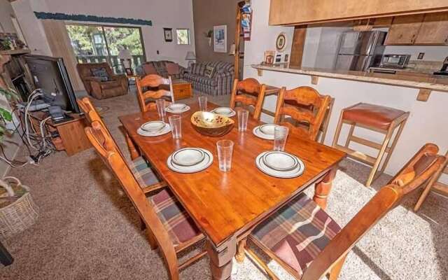 3407 Pine Hill 2 Bedroom Home by RedAwning