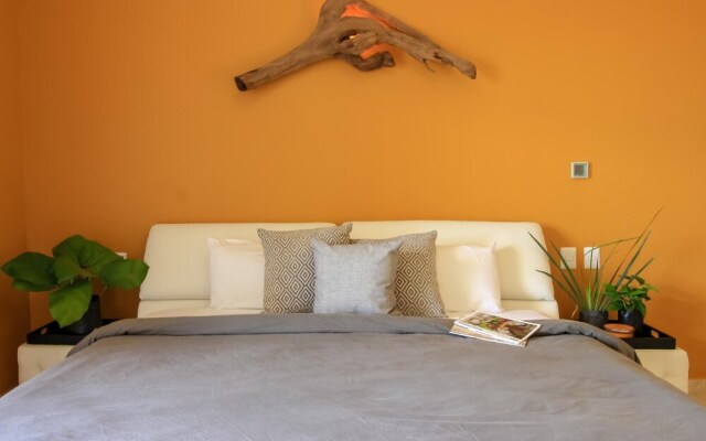 Resort Amenities Penthouse by Olahola