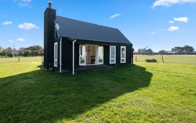 Te Whare Hipi - Martinborough Holiday Home