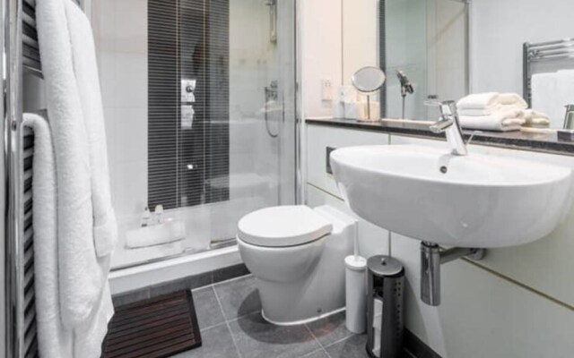 London Bridge 2bed2bath Apt, 4mins to Tube