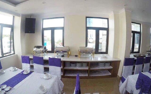 White Crown Hotel