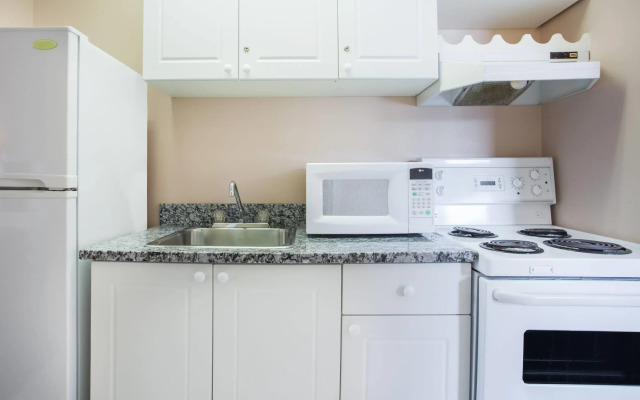 Ramada by Wyndham 100 Mile House