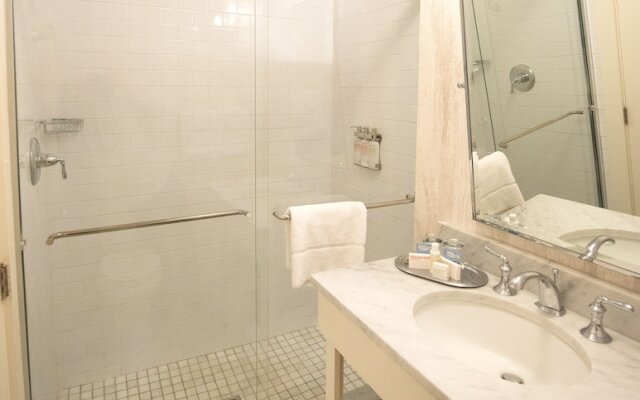 The Boathouse Waterfront Hotel & Marina