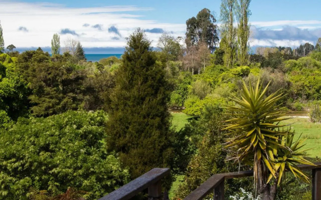 Tasman Hideaway - Marahau Holiday Home