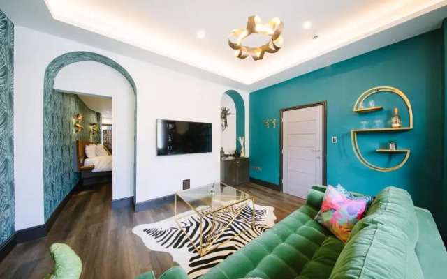 Absoluxe Suites