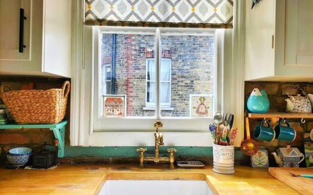 Charming London With Balcony