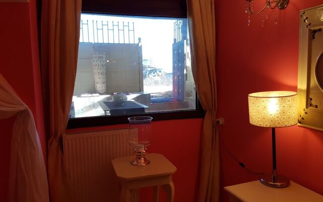 The golden brown luxury guesthouse