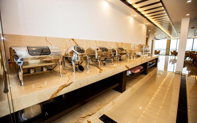 Golden Palm HaLong Hotel