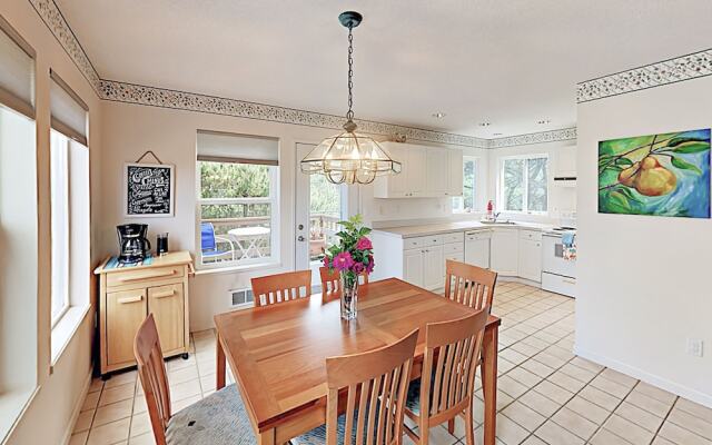 5870 Cloverdale - 4 Br Home