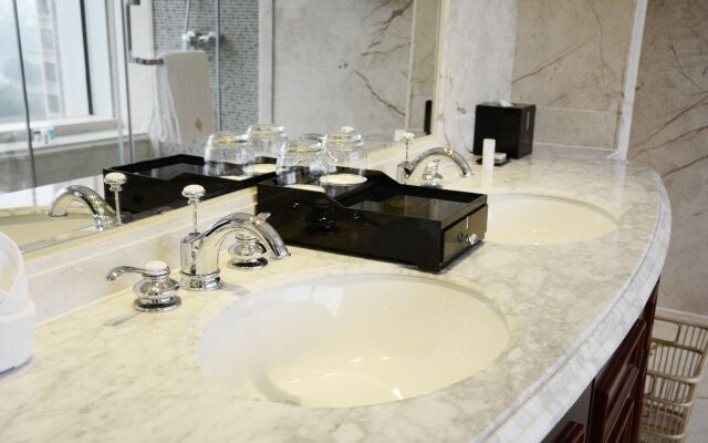 Yinxin Century Hotel