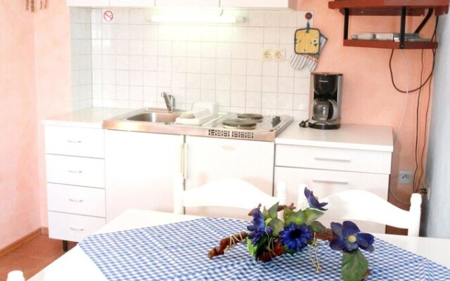 Apartment With one Bedroom in Okrug Gornji, With Enclosed Garden and W