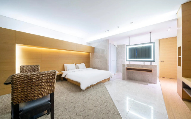 Business Design Hotel LUV