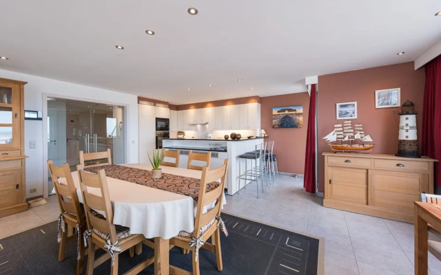 Apartment With Frontal Sea-views