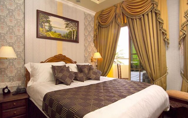 Loona Hotel