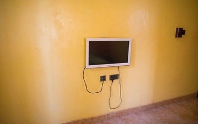 De Royal Hotel and Suites