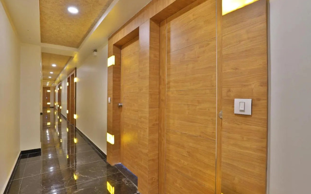 Royal King by Sky Stays Hotel
