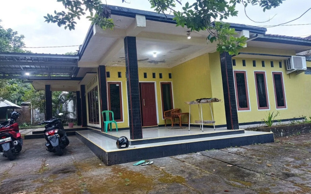 Hotel O Penginapan Annisya Near SMA Negeri 2 Mataram