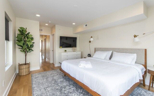 Majestic Nolibs Retreat - Roof Deck and Balcony