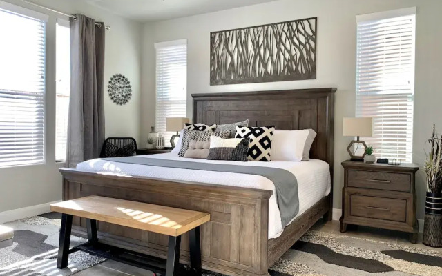 Desert Living 5 Bedroom Home by RedAwning