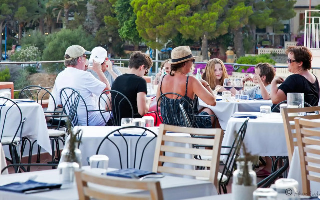 Bue Marino Hotel & Cocktail Bar