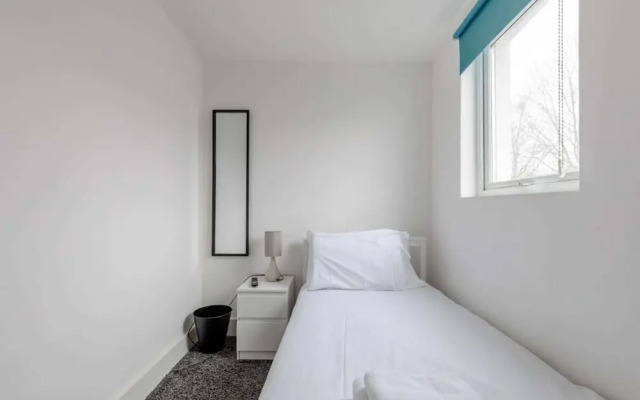 Spacious & Newly Renovated 4BD House East Ham!