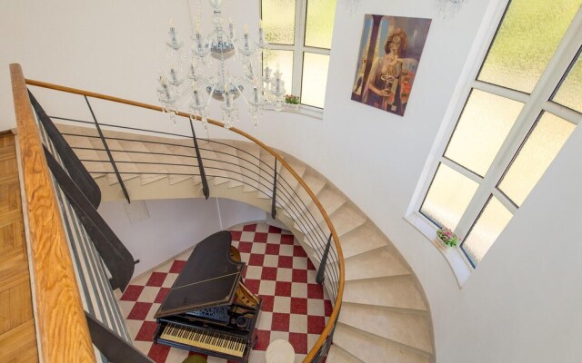 Amazing Home in Matulji With 5 Bedrooms, Jacuzzi and Wifi