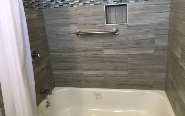 Skylark Resort Motel