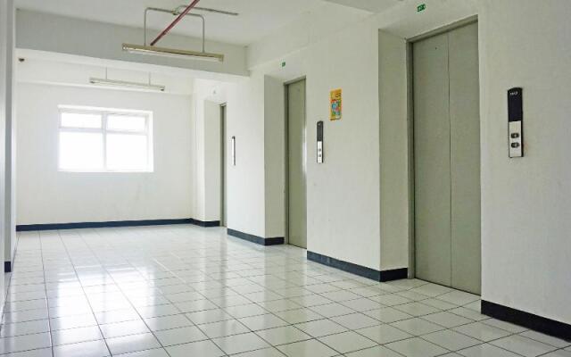 Super OYO 91593 San San Rooms Gunung Putri Square