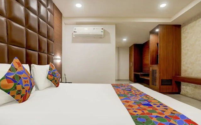 Hotel Simran Raghuveer Para by OYO Rooms