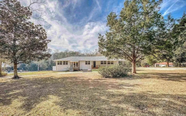 Pet-friendly 2BR Free Parking & Wi-fi