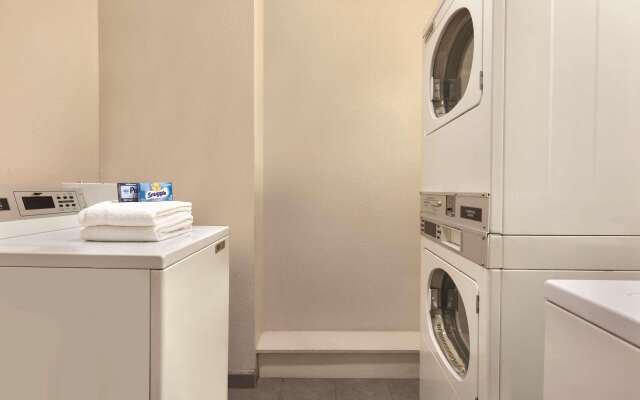 Country Inn & Suites by Radisson, Fresno North, CA
