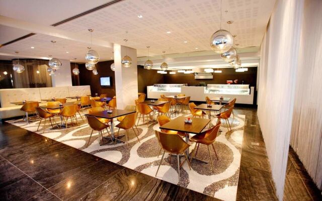 African Pride 15 On Orange Hotel