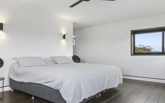 Horizons at Currarong - architecturally designed beach house