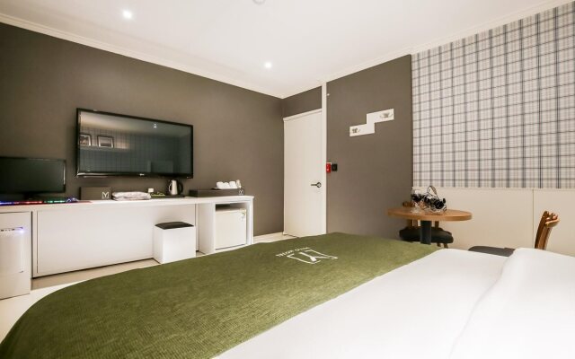 Yellow Hotel