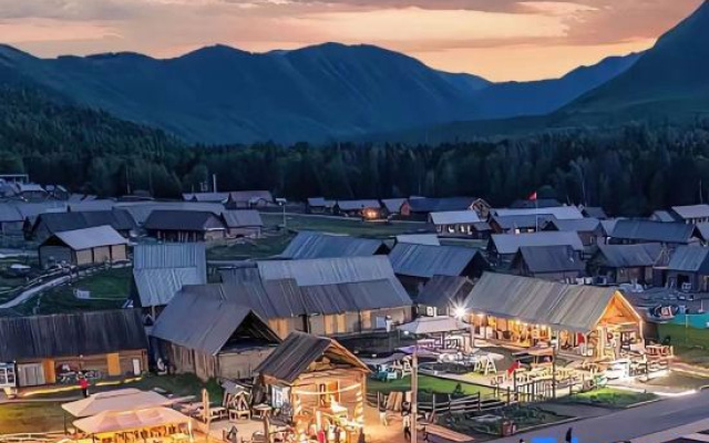 INWARD PEAK·Heting Shanying ValleVive Holiday Homestay  (Hemu Old Village Store) – Outside – Altay