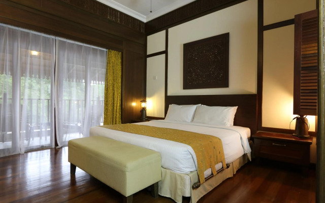 Bukit Merah Laketown Resort