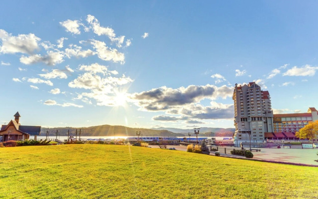 Walk Downtown: Modern 'coeur D'alene Getaway'