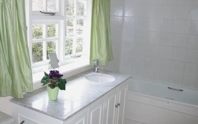 Winterbourne Cottage, Salisbury